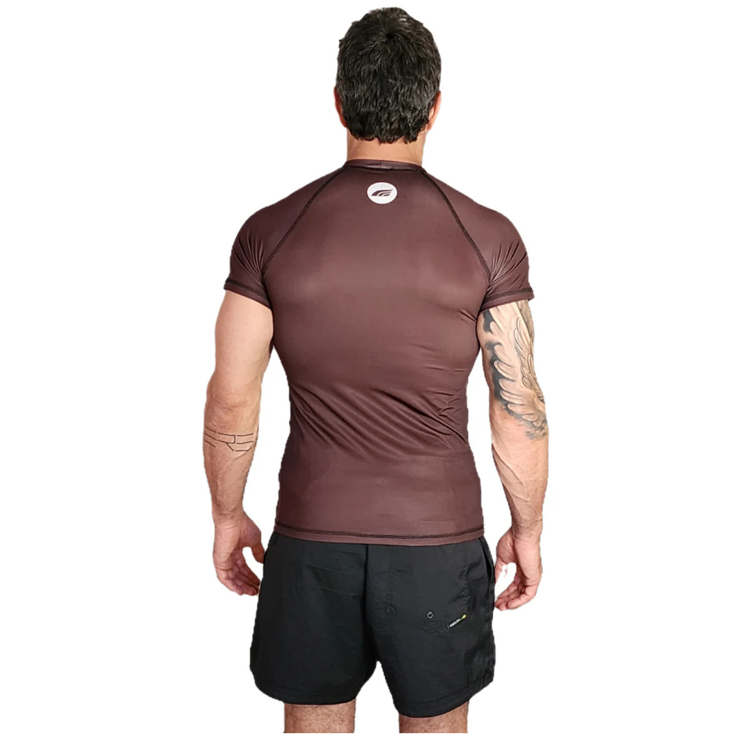 Rashguard ROKN Manga Curta STAMP Marrom
